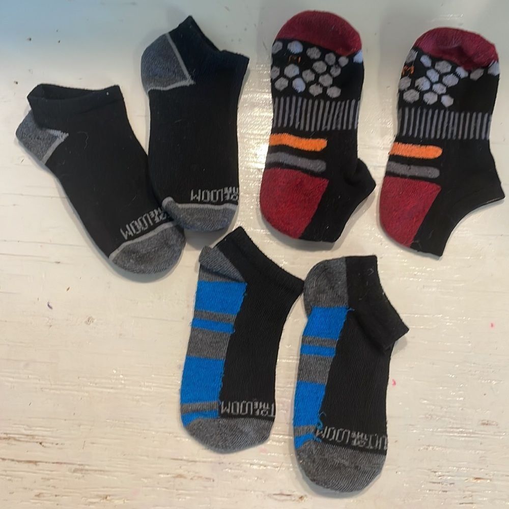 LIKE NEW Three pairs of like new Fruit of the Loom socks